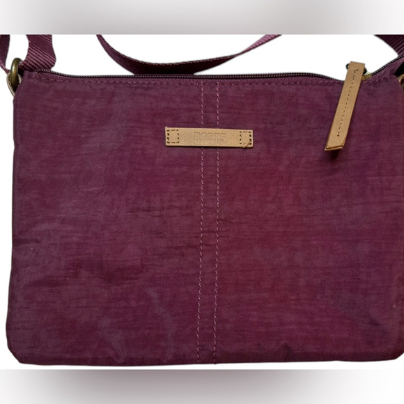 ROOTS Crossbody Nylon Bag NWOT - Picture 2 of 9